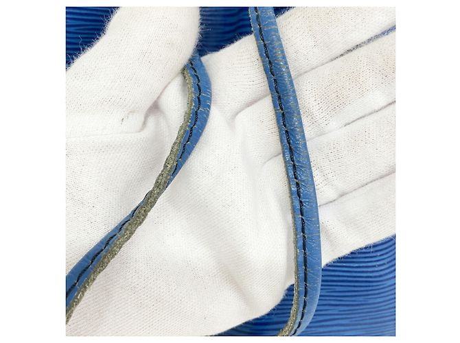 Noe Borsa a tracolla Louis Vuitton Epi Petit Noé Blu - vista 11