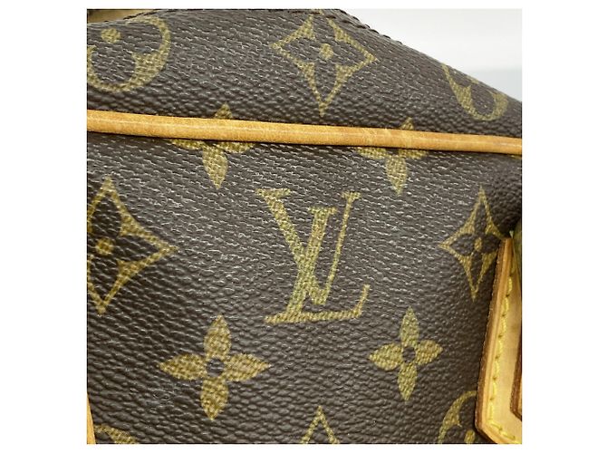 Bolso Louis Vuitton Monogram Manhattan PM Castaño - vista 11