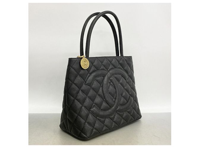 Saco Tote Chanel em couro de bezerro grão preto - vista 2