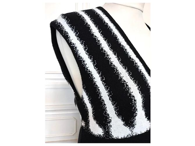Agnès b. Trendy Graphique ärmelloses Strickkleid Schwarz Weiß - Ansicht 10