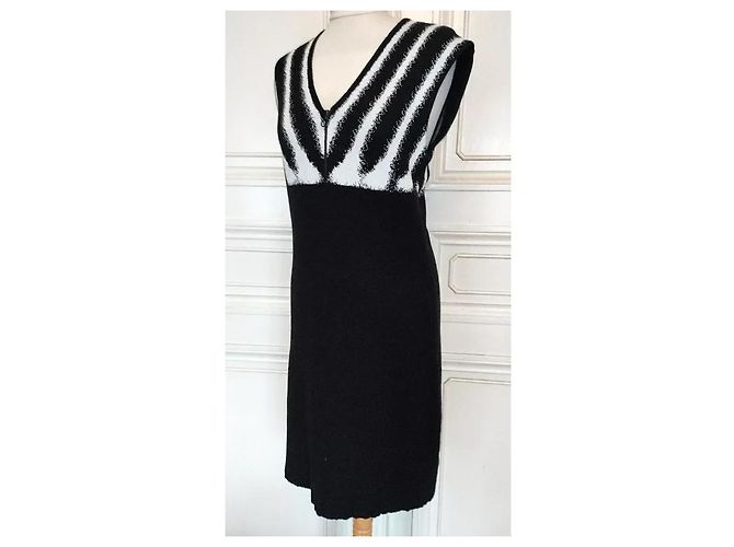 Agnès b. Trendy Graphique ärmelloses Strickkleid Schwarz Weiß - Ansicht 13