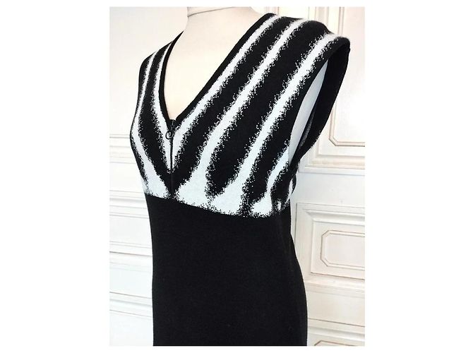 Agnès b. Trendy Graphique ärmelloses Strickkleid Schwarz Weiß - Ansicht 14