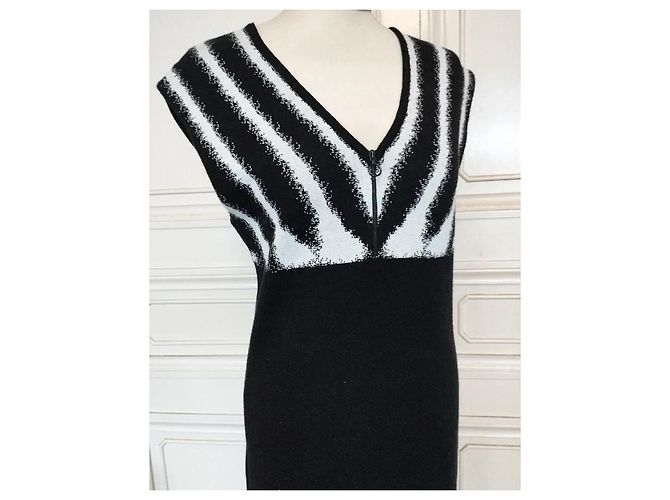 Agnès b. Trendy Graphique ärmelloses Strickkleid Schwarz Weiß - Ansicht 15