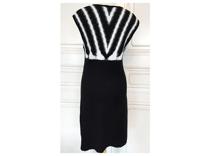 Agnès b. Trendy Graphique ärmelloses Strickkleid Schwarz Weiß - Ansicht 18