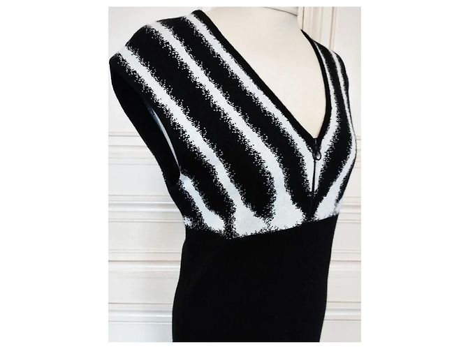 Agnès b. Trendy Graphique ärmelloses Strickkleid Schwarz Weiß - Ansicht 3