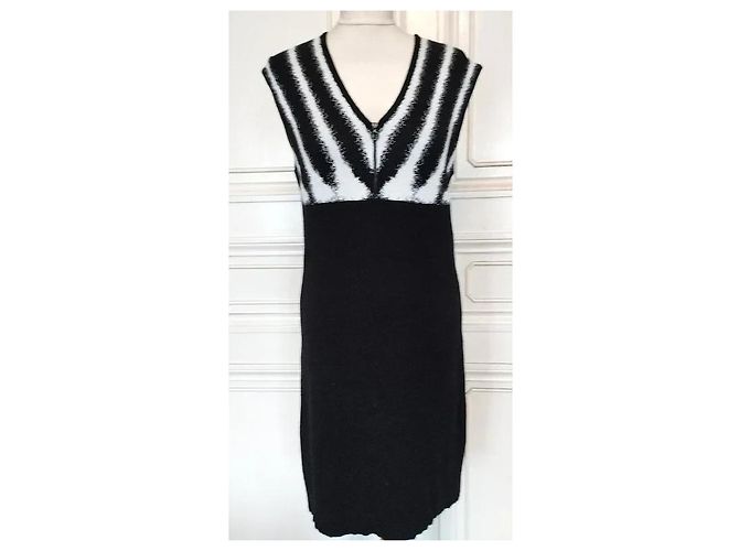 Agnès b. Trendy Graphique ärmelloses Strickkleid Schwarz Weiß - Ansicht 8
