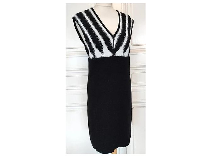 Agnès b. Trendy Graphique ärmelloses Strickkleid Schwarz Weiß - Ansicht 9