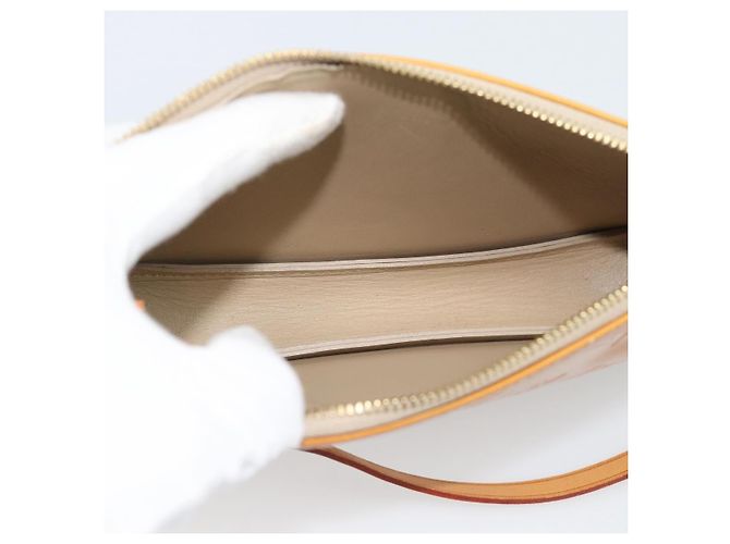 LOUIS VUITTON Monogram Vernis Lexington Accessory Pouch Beige M91010 - vista 11