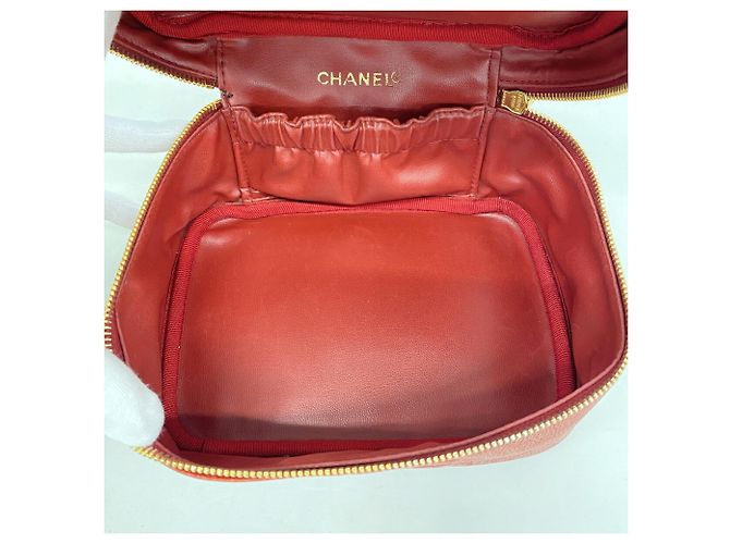 Bolso Vanity Chanel de piel de becerro granulada roja - vista 4