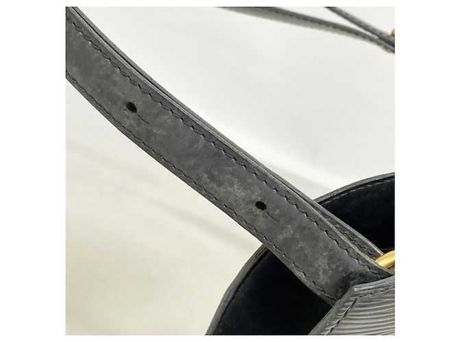Borsa a tracolla Louis Vuitton Epi Cluny Nero - vista 7