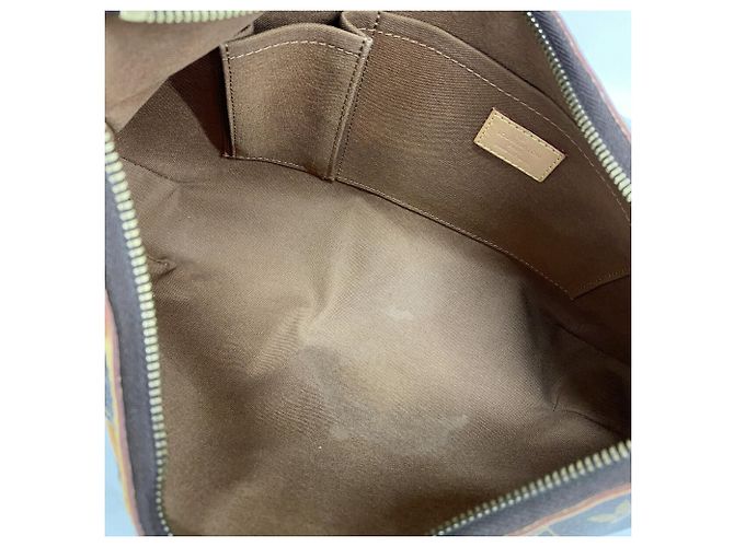 Bolso de hombro Louis Vuitton Monogram Thames GM Castaño - vista 4