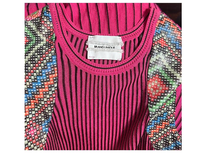 Autre Marque Brand Unique Strickkleid rosa gestreift mit geometrischen Schultern Schwarz Pink Mehrfarben - Ansicht 4