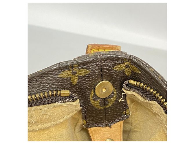 Bolso de hombro Louis Vuitton Monogram Looping GM Castaño - vista 10
