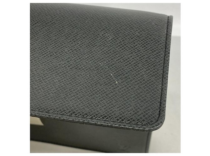 Borsa a pochette Louis Vuitton Taiga Selenga Grigio - vista 6