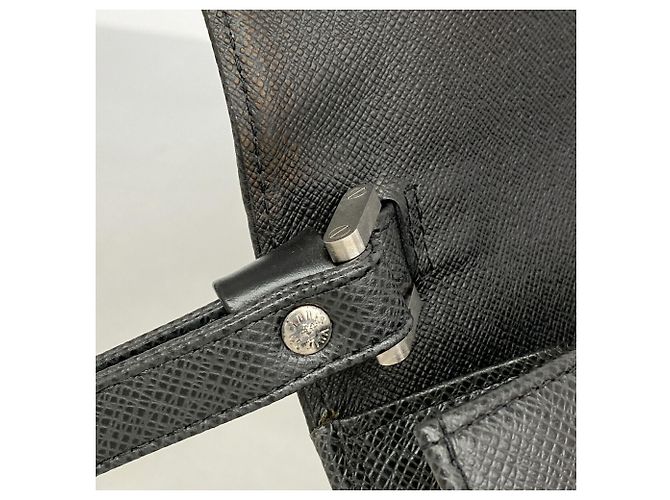 Borsa a pochette Louis Vuitton Taiga Selenga Grigio - vista 8