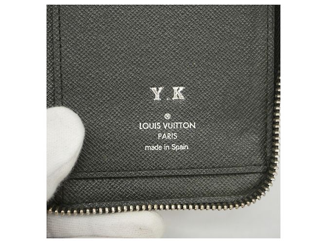 Louis Vuitton Taiga Zippy Long Wallet Grey - view 4