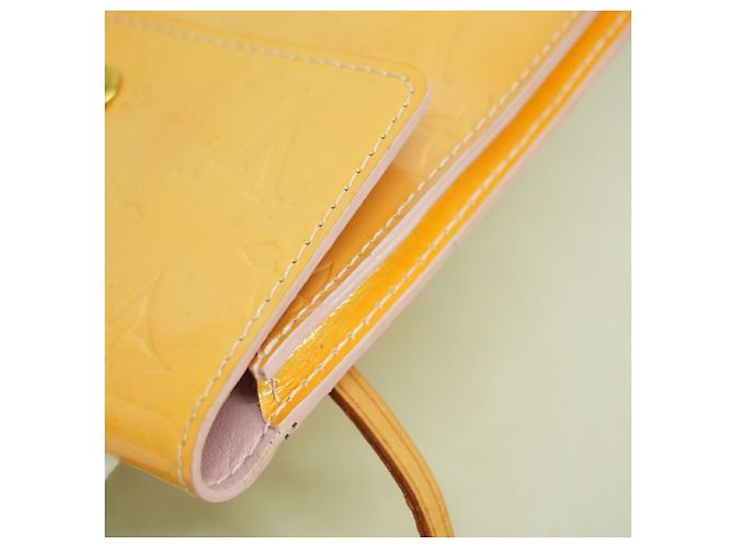 Borsa a tracolla Louis Vuitton Vernis Kenmea in Rose Marrone - vista 8