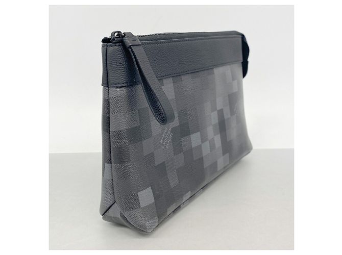 Louis Vuitton Damouflage Pochette Voyage Souple Clutch Bag Nero - vista 2