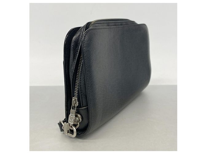 Borsa a pochette Louis Vuitton Taiga Baikal M30182 Grigio - vista 2