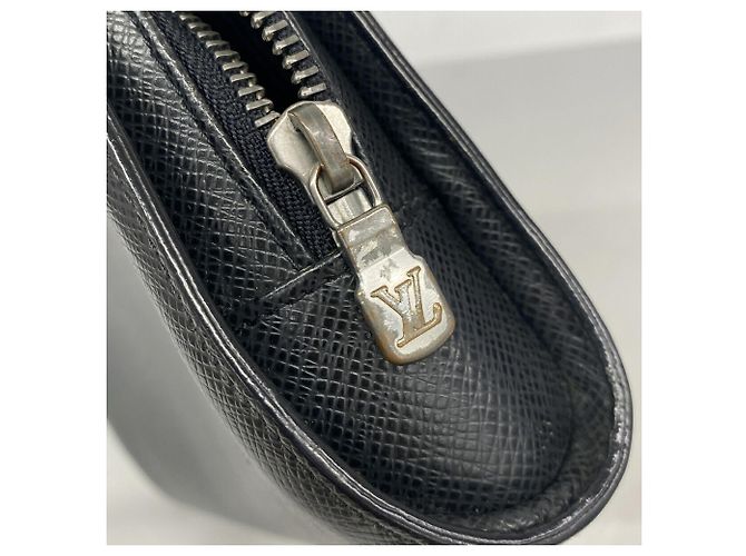 Borsa a pochette Louis Vuitton Taiga Baikal M30182 Grigio - vista 7
