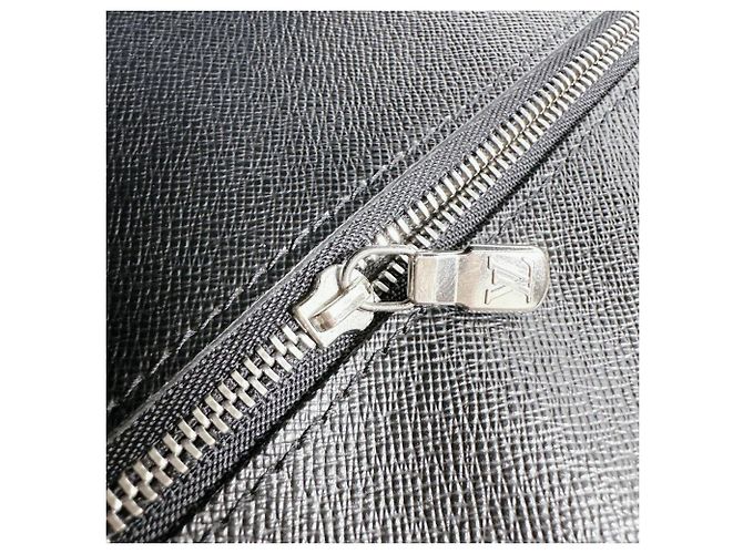 Pasta de Documentos Louis Vuitton em Couro Epi Preto - vista 15