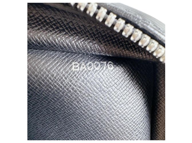 Pasta de Documentos Louis Vuitton em Couro Epi Preto - vista 18