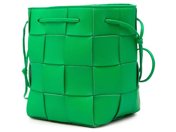 Bottega Veneta Borsa a Secchiello Cassette Small Maxi Intrecciato in Nappa Verde D'oro - vista 2