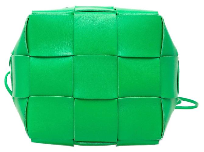 Bottega Veneta Borsa a Secchiello Cassette Small Maxi Intrecciato in Nappa Verde D'oro - vista 3