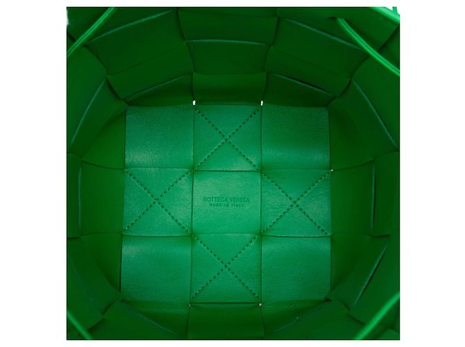 Bottega Veneta Borsa a Secchiello Cassette Small Maxi Intrecciato in Nappa Verde D'oro - vista 4