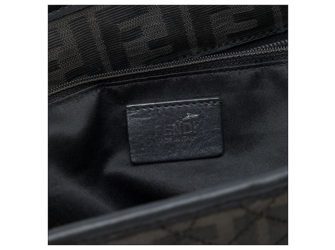Fendi Medium Quilted Zucca Canvas Chain Roll Tote in Schwarz - Ansicht 5