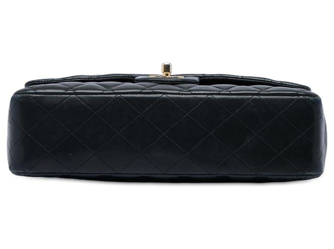 Chanel Black Medium Classic Lambskin Double Flap Preto - vista 3