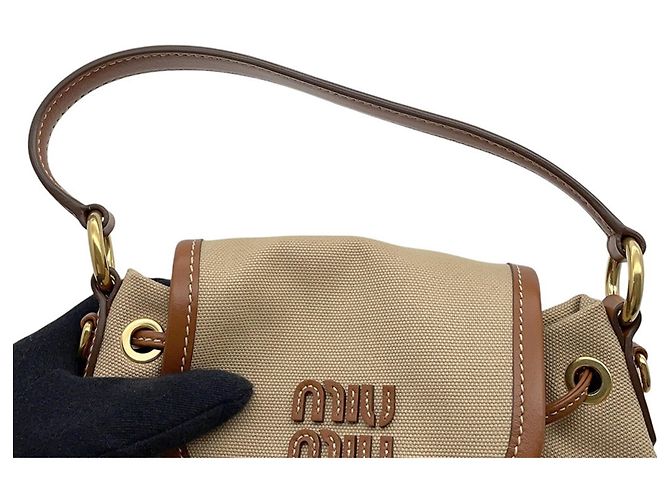 Mochila e bolsa Miu Miu em couro e lona bege e marrom - vista 9