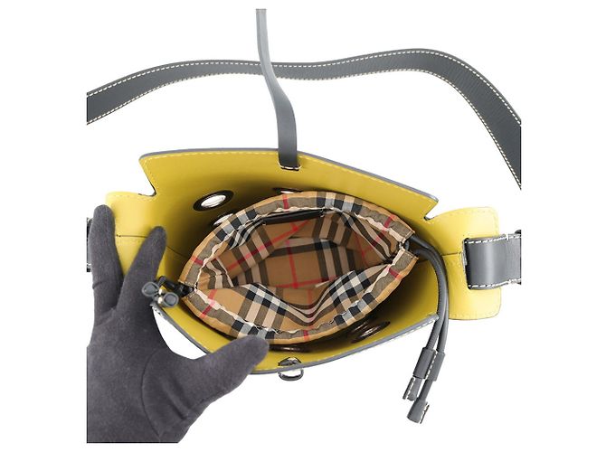 Borsa a secchiello in pelle Burberry Nova Check Nero - vista 5