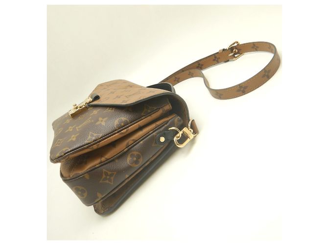Bolsa Louis Vuitton Monogram Reverse Pochette Metis Marrom Monograma - vista 4