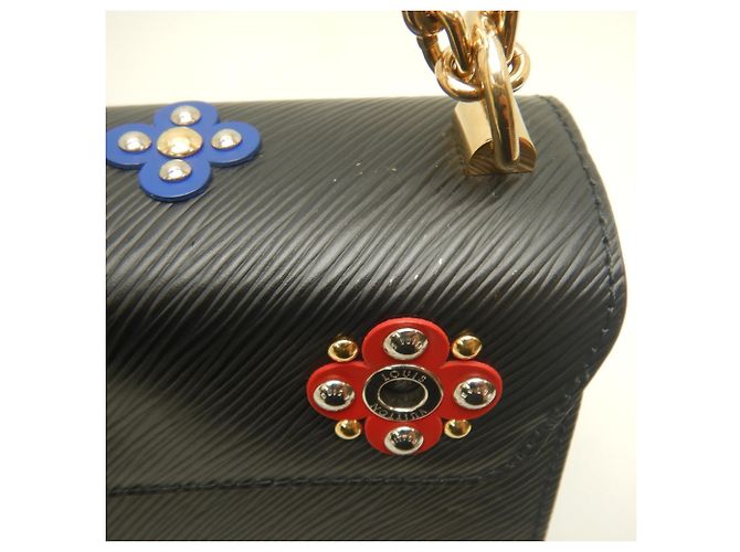 Borsa a tracolla Louis Vuitton Epi Twist MM Noir Nero - vista 11