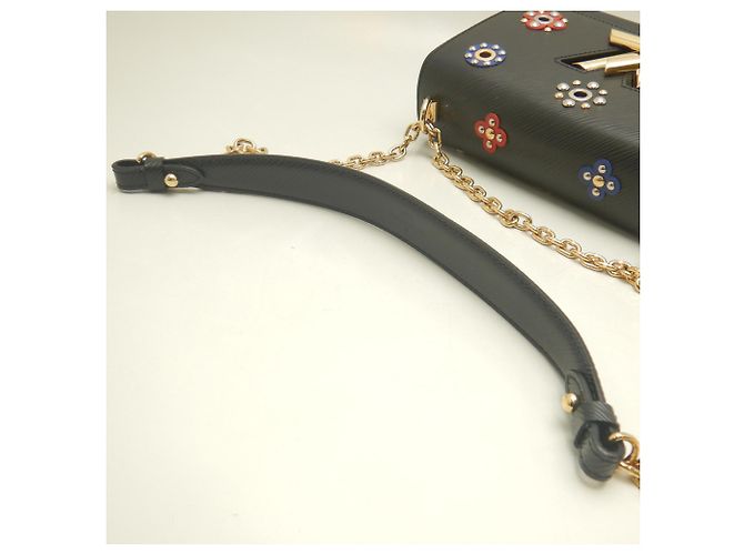 Borsa a tracolla Louis Vuitton Epi Twist MM Noir Nero - vista 7
