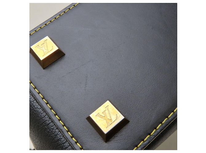 Borsa Louis Vuitton Suhali Impetue One Shoulder Bag Nero - vista 23