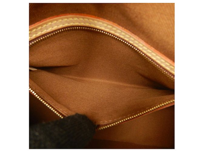 Bolso de hombro Louis Vuitton Monogram Mini Looping Castaño - vista 19