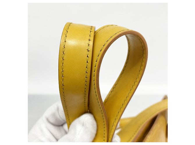 Bolsa de Ombro Louis Vuitton Epi Lussac em Jaune Amarelo - vista 9