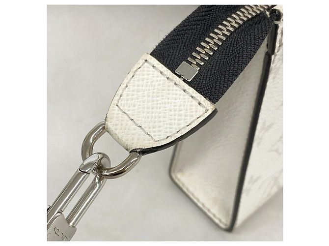 Louis Vuitton Taigarama Gaston Wearable Wallet Shoulder Bag Bianco - vista 9