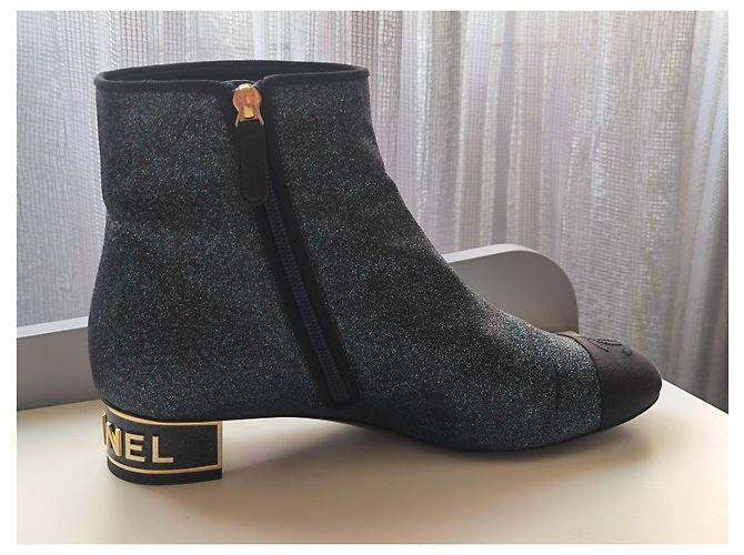 Stivaletti Glitter Chanel con Logo Dorato Nero Metallico - vista 9