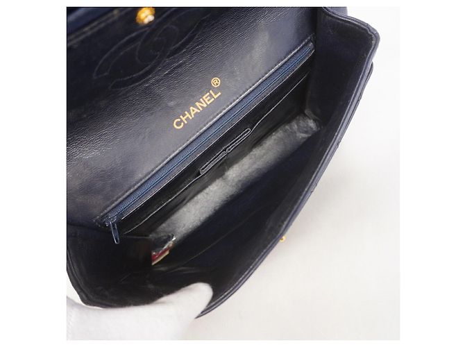Borsa a tracolla Chanel Matelassé Navy Blu navy - vista 4