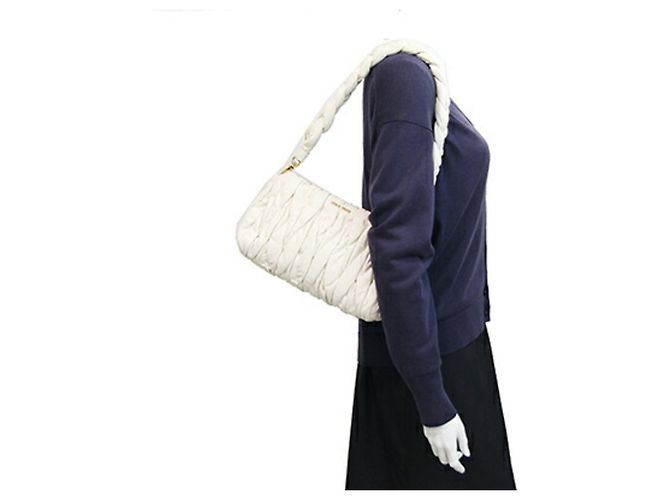 Bolsa Miu Miu Matelassé em couro marfim Cru - vista 10