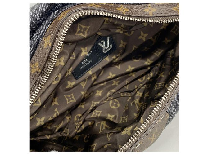 Borsa Sling Louis Vuitton M26542 Marrone Blu navy - vista 4