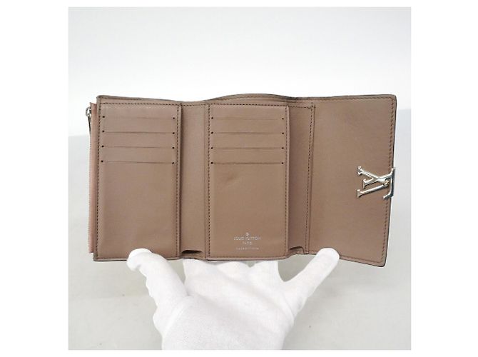 Louis Vuitton Portefeuille Capucines Compact Tri-Fold Wallet - Ansicht 4