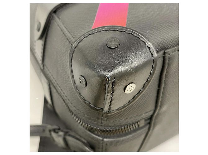 Zaino Louis Vuitton Taiga Rainbow Soft Trunk PM M30337 Noir Nero - vista 6
