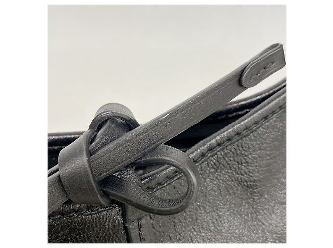 Borsa a tracolla Louis Vuitton LV Vibe Carryall BB Nero - vista 10