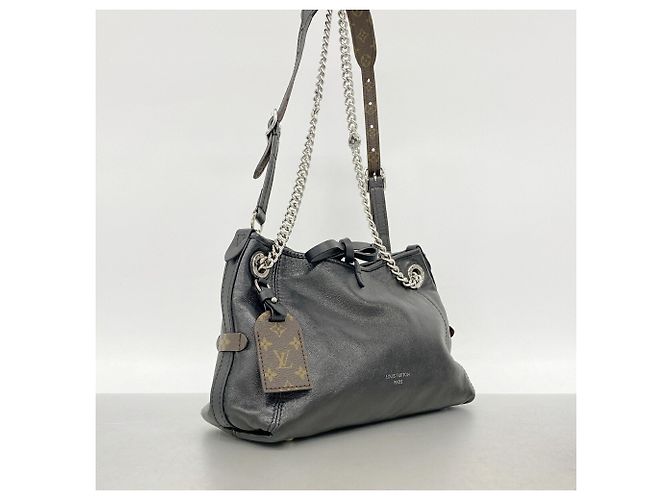 Borsa a tracolla Louis Vuitton LV Vibe Carryall BB Nero - vista 2
