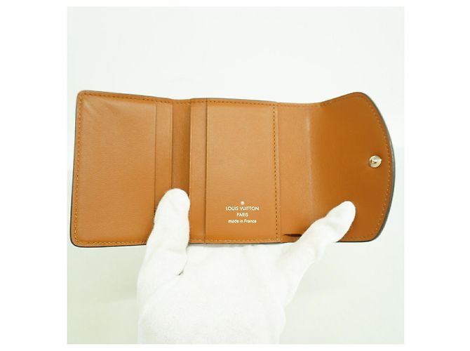 Louis Vuitton Mahina Portefeuille Iris XS Tri-fold Wallet Marrone - vista 3