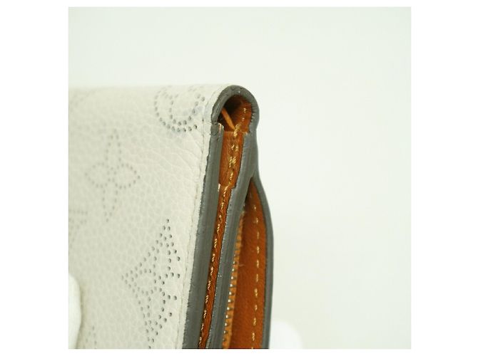 Louis Vuitton Mahina Portefeuille Iris XS Tri-fold Wallet Marrone - vista 7